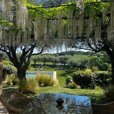 De L'oumede Aparthotel *