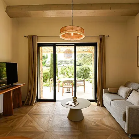 De L'oumede Aparthotel *