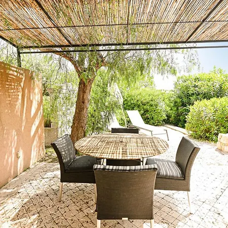 De L'oumede Aparthotel *