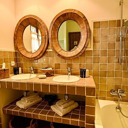 De L'oumede Aparthotel *